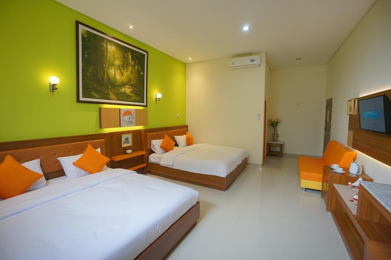 The Cabin Tanjung Hotel Вонособо Экстерьер фото