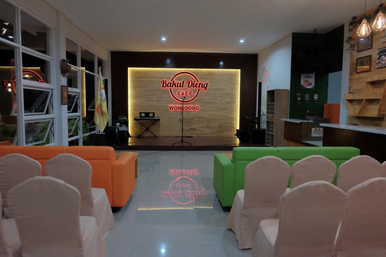 The Cabin Tanjung Hotel Вонособо Экстерьер фото